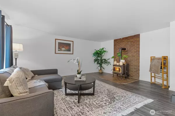 Bremerton, WA 98311,1210 NW Huckle DR