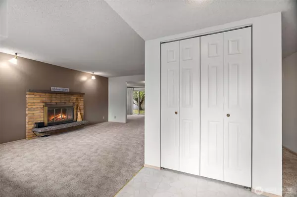 Lacey, WA 98503,3002 Camaro CT SE