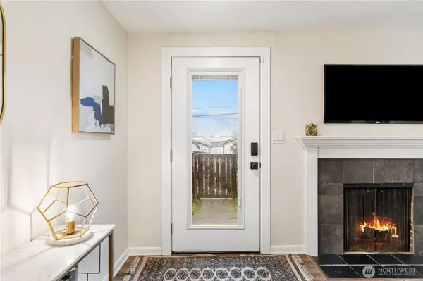 Seattle, WA 98106,9018 14th AVE SW