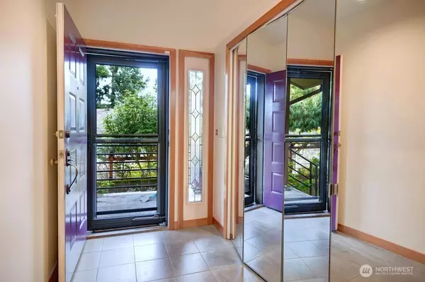 Seattle, WA 98199,4322 29th AVE W