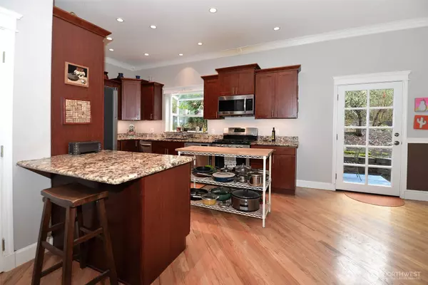 Edmonds, WA 98026,12117 Clearview DR