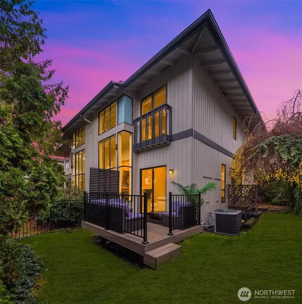 12 18th AVE #A, Kirkland, WA 98033