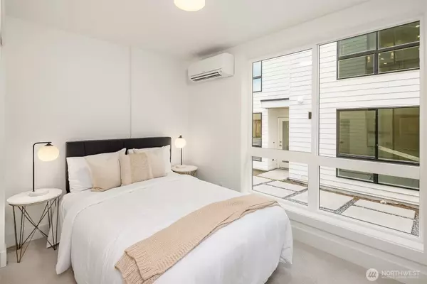 Seattle, WA 98105,4422 1st AVE NE #B