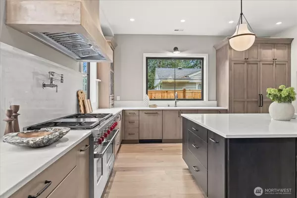 Bellevue, WA 98004,10789 SE 10th ST