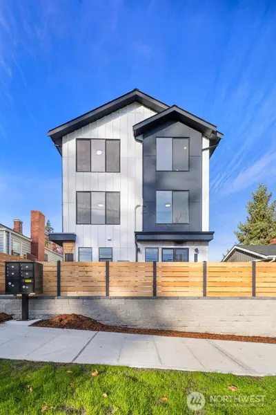 528 N 72nd ST, Seattle, WA 98103