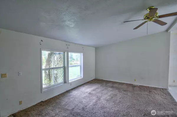 Elma, WA 98541,7 W Hotdog LN