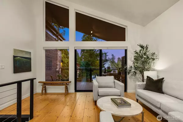 Bainbridge Island, WA 98110,522 Madrona Way NE #4