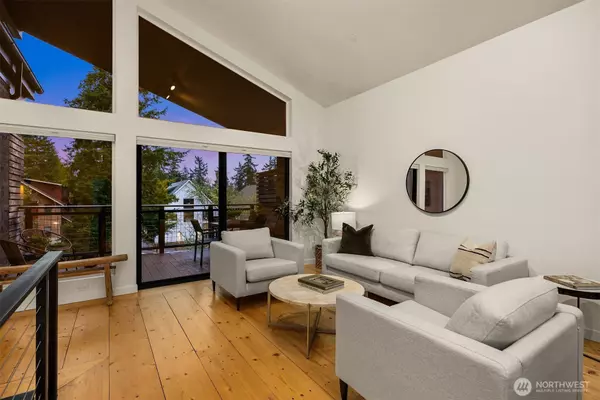 Bainbridge Island, WA 98110,522 Madrona Way NE #4