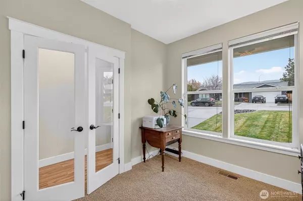 East Wenatchee, WA 98802,2429 Highland View DR