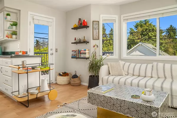 2116 California AVE SW #201, Seattle, WA 98116