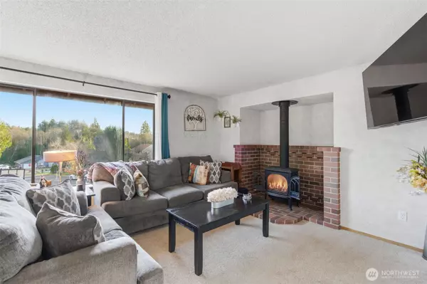 Bremerton, WA 98311,400 Falcon CT NE