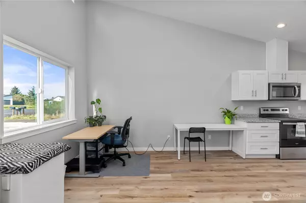 Ocean Shores, WA 98569,944 Wawona AVE #B