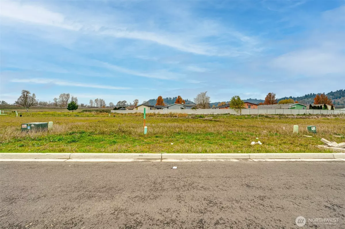 Longview, WA 98632,2011 Henderson WAY