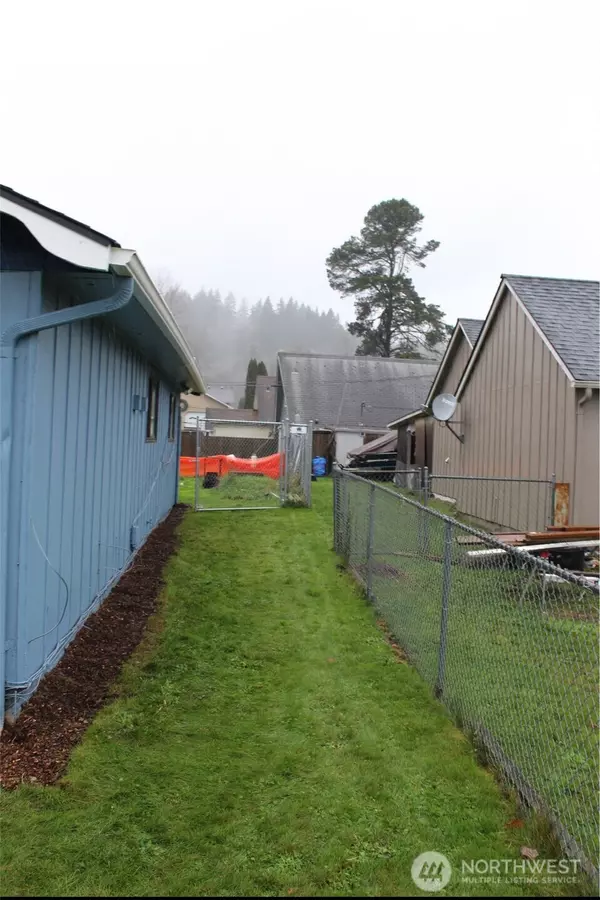 Kelso, WA 98626,1211 N 1st AVE