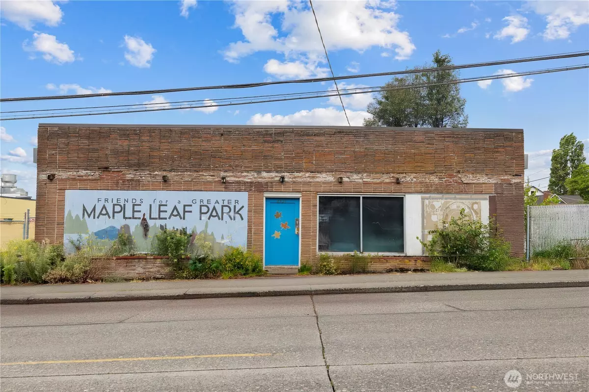 Seattle, WA 98115,8521 Roosevelt WAY NE