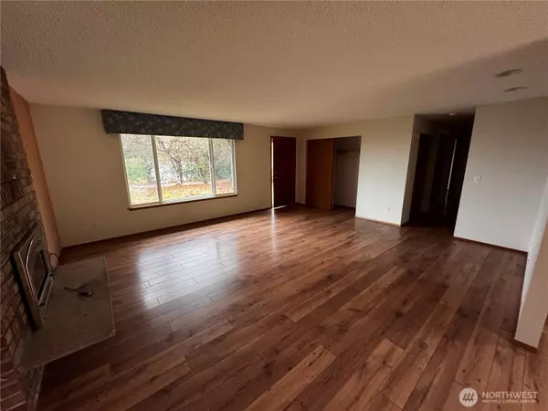 Langley, WA 98260,967 Edgecliff DR