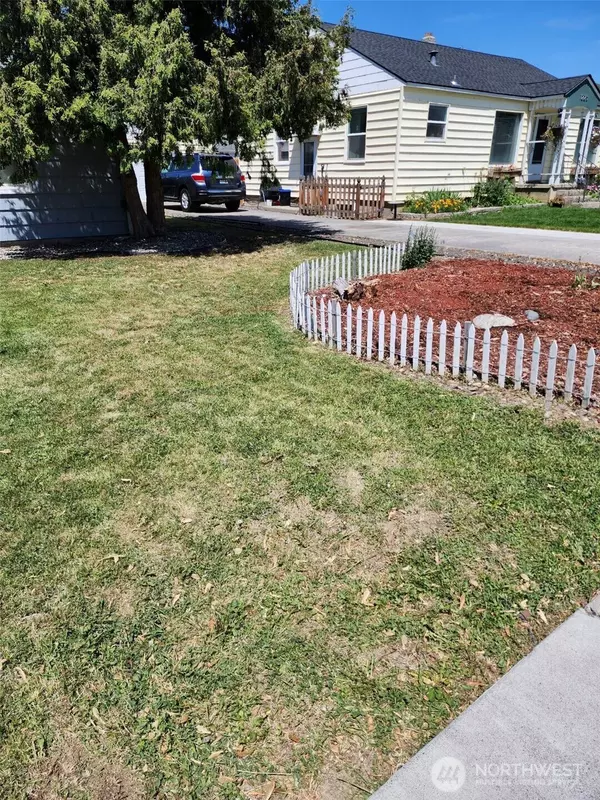 Ephrata, WA 98823,1229 C ST SW