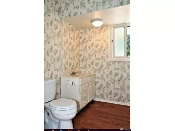 Clyde Hill, WA 98004,2420 94th AVE NE