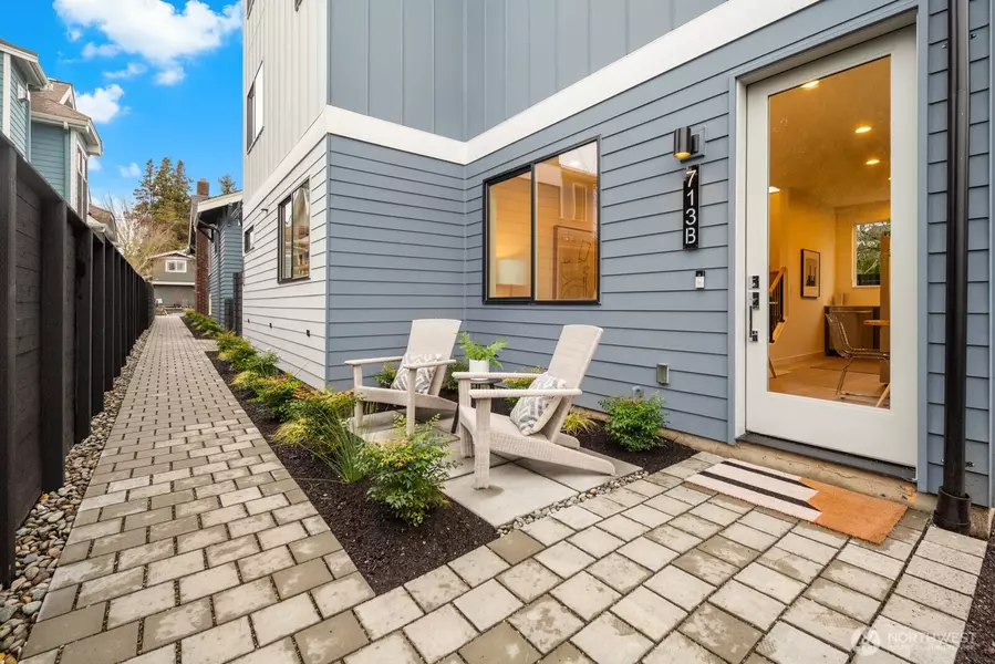 713 B N 70th ST, Seattle, WA 98103