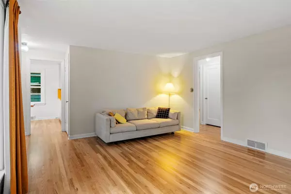 Seattle, WA 98103,9748 Dayton AVE N