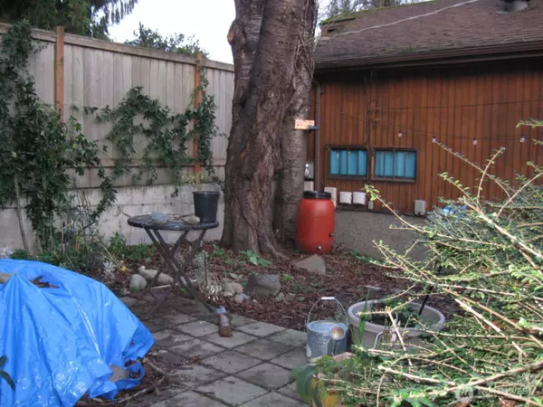 Seattle, WA 98105,4002 2nd AVE NE