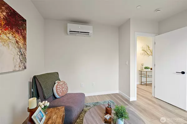 Edmonds, WA 98026,5015 144th ST SW #A1