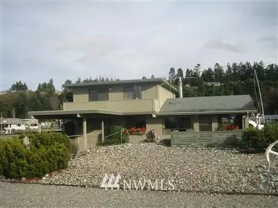 3671 Oceanside DR, Greenbank, WA 98253