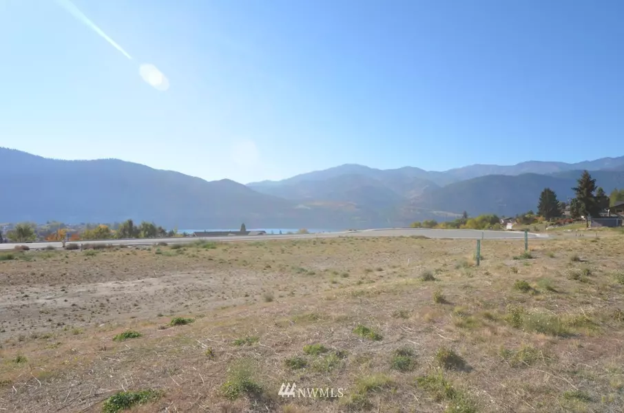 896 Cloudless DR, Manson, WA 98831