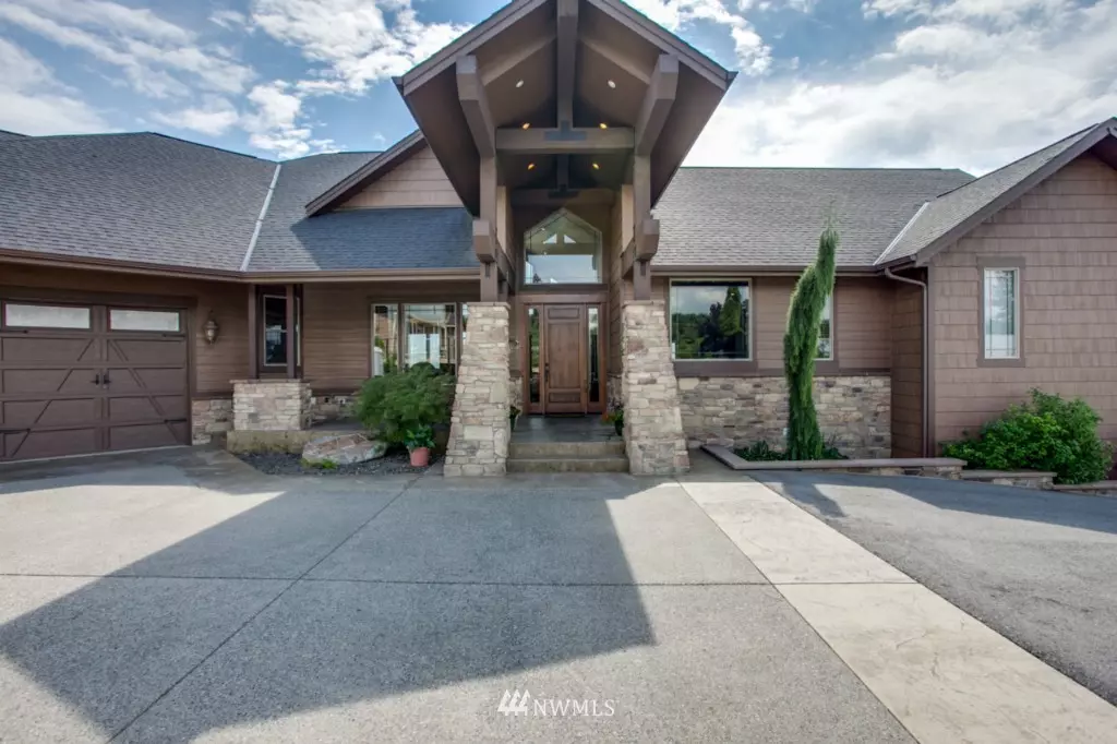 East Wenatchee, WA 98802,825 Navajo LN