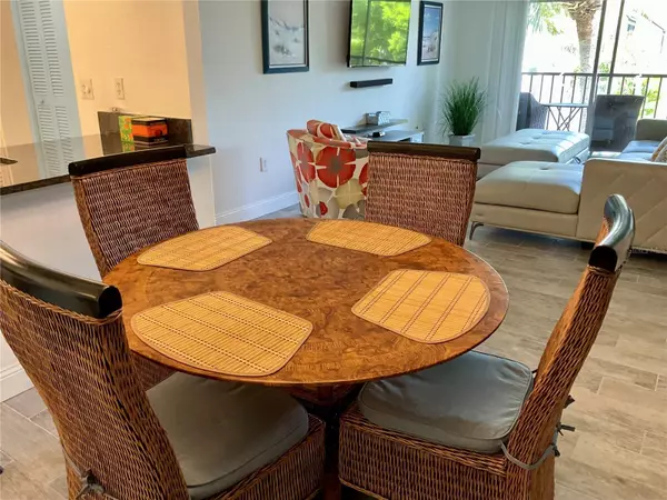Sarasota, FL 34232,3213 BENEVA RD #204