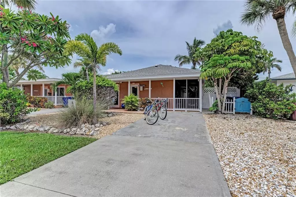 Holmes Beach, FL 34217,208 82ND ST #B