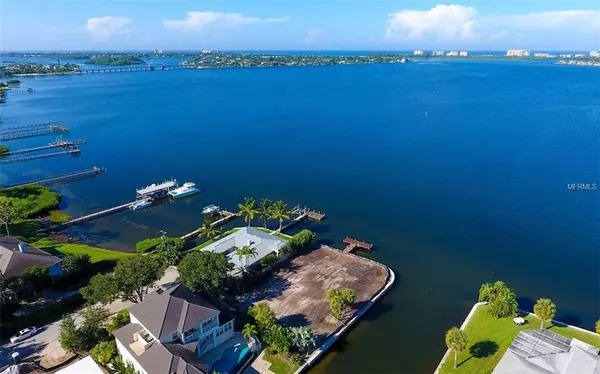 1501 BLUE HERON DR, Sarasota, FL 34239