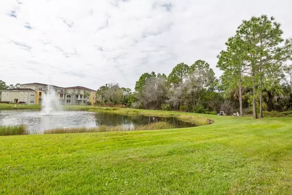 Sarasota, FL 34235,5681 BENTGRASS DR #13-205