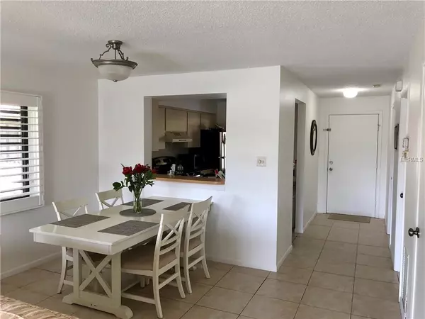 Sarasota, FL 34235,5226 LAKE VILLAGE DR #68