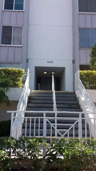 1200 E PEPPERTREE LN #306, Sarasota, FL 34242