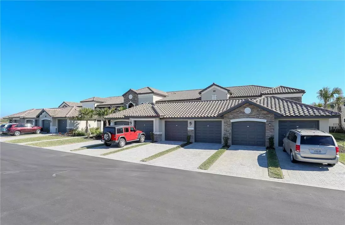 Bradenton, FL 34211,5558 PALMER CIR #106
