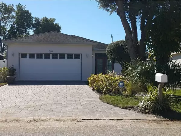 2338 TAMISOLA ST, Sarasota, FL 34237