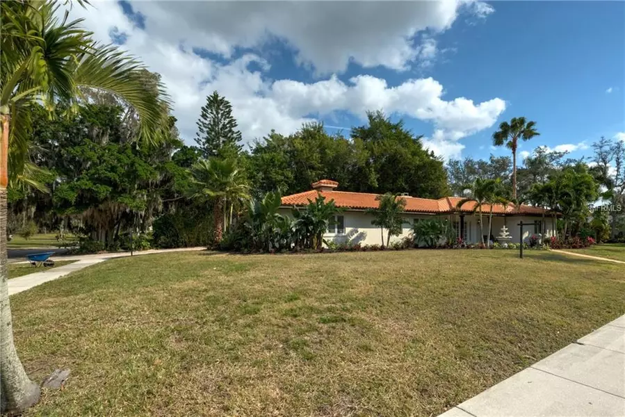 7621 WESTMORELAND DR, Sarasota, FL 34243