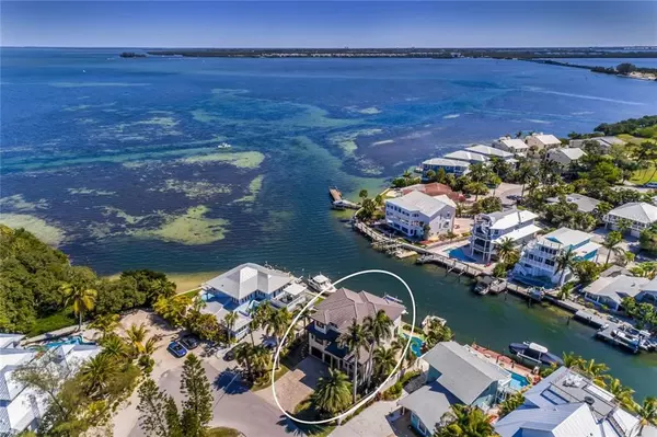 221 N HARBOR DR, Holmes Beach, FL 34217