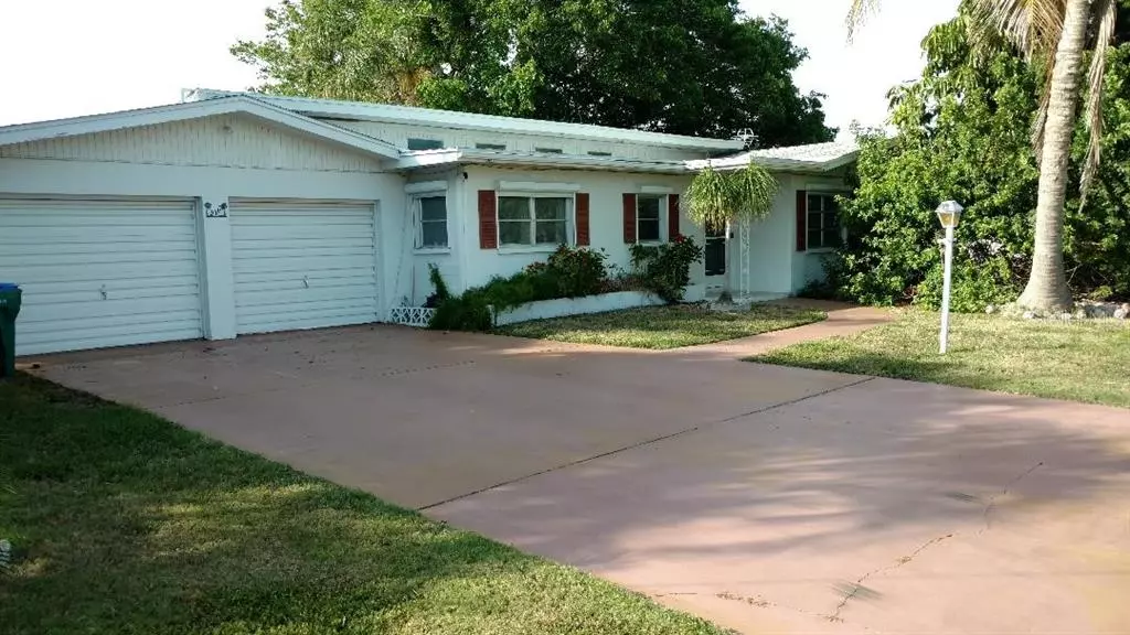 Holmes Beach, FL 34217,526 KEY ROYALE DR