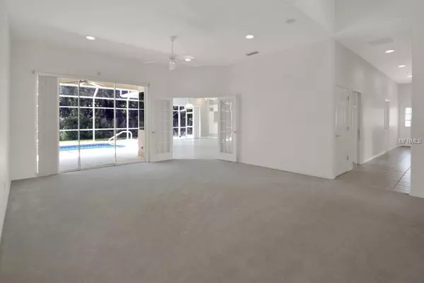 Sarasota, FL 34243,8044 DESOTO WOODS DR