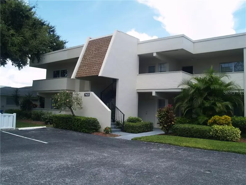 7405 W COUNTRY CLUB DR N #104, Sarasota, FL 34243