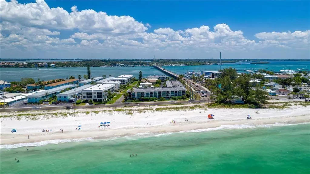 Bradenton Beach, FL 34217,501 GULF DR N #305