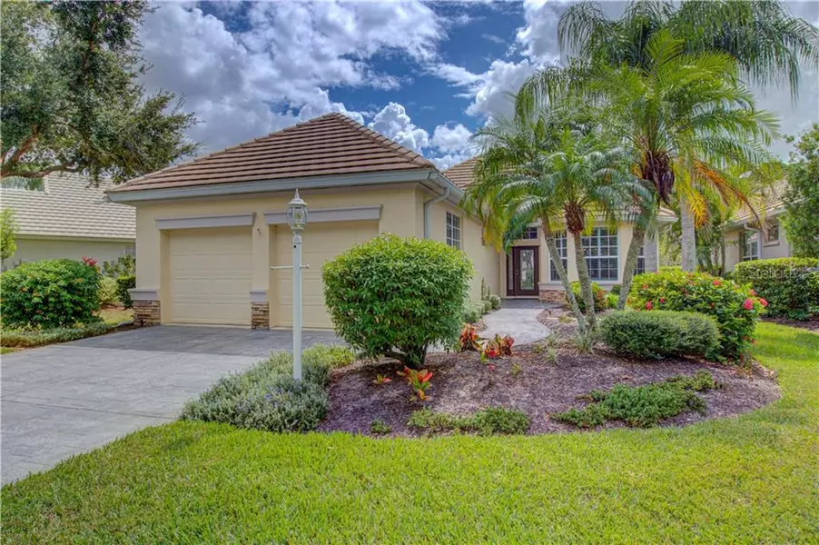 6522 OAKLAND HILLS DR, Lakewood Ranch, FL 34202