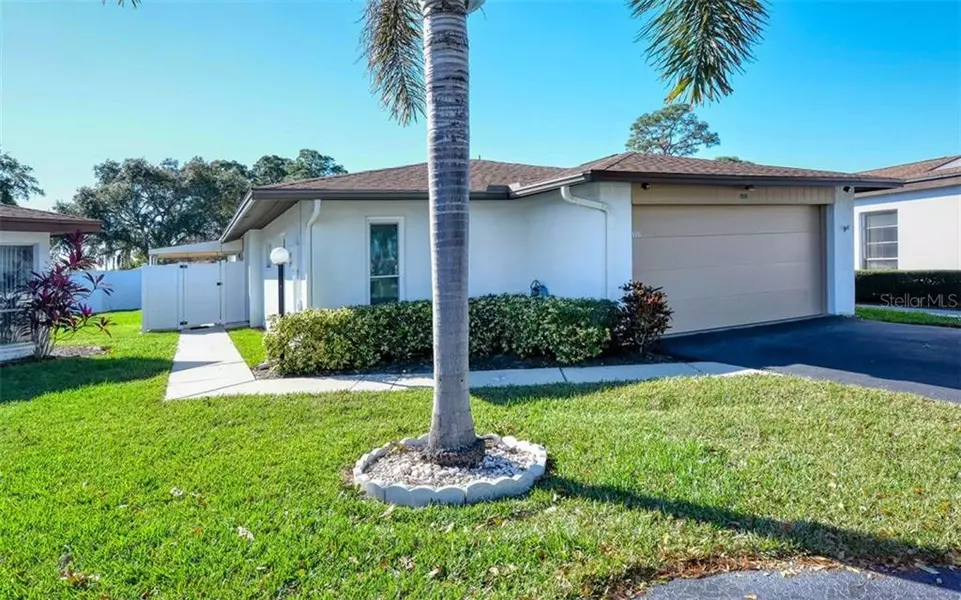 3555 N VILLAGE CT #202, Sarasota, FL 34231