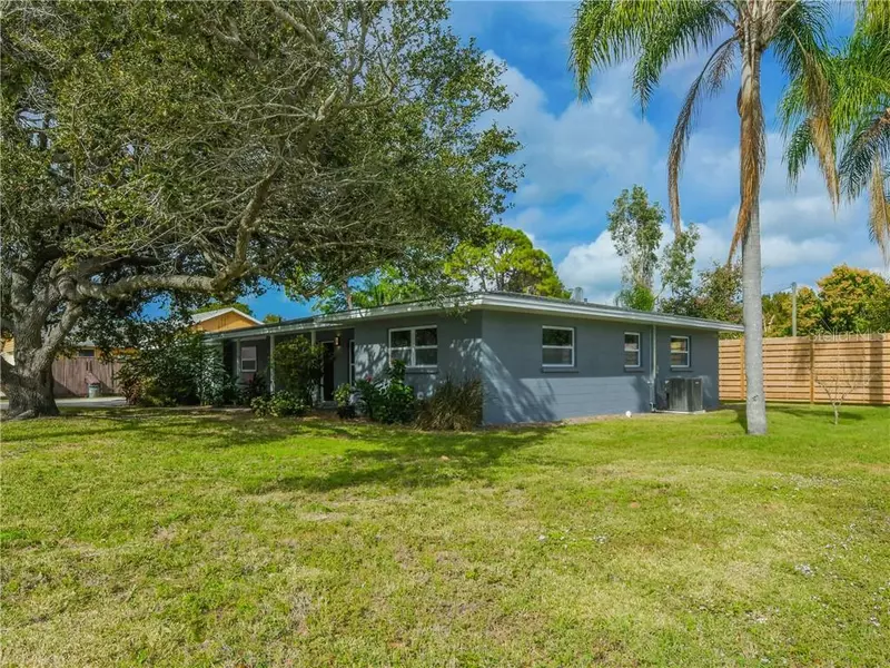 2185 SANDRALA DR, Sarasota, FL 34231