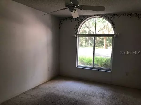 Sarasota, FL 34243,5715 RENZO LN