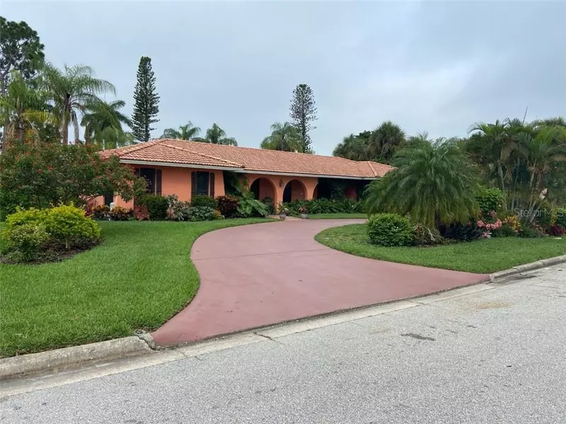 470 E ROYAL FLAMINGO DR, Sarasota, FL 34236