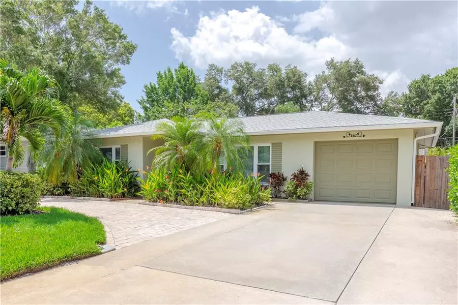 907 6TH AVE SW, Largo, FL 33770