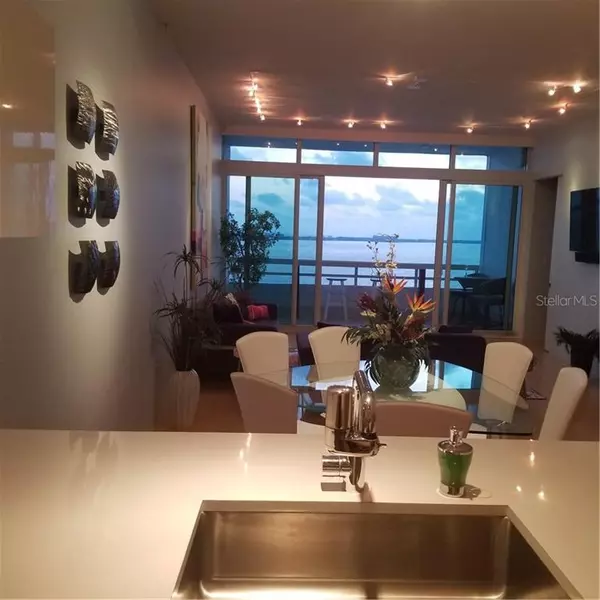 Sarasota, FL 34236,988 BLVD OF THE ARTS #1915 **PENTHOUSE